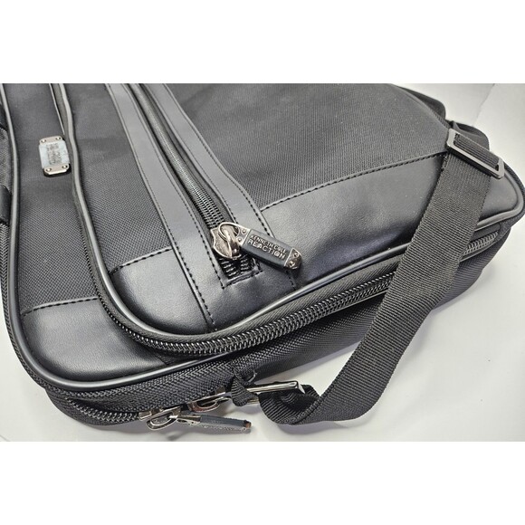 Kenneth Cole Reaction R-Tech Tablet & Netbook Case 19"X14" - Picture 7 of 9